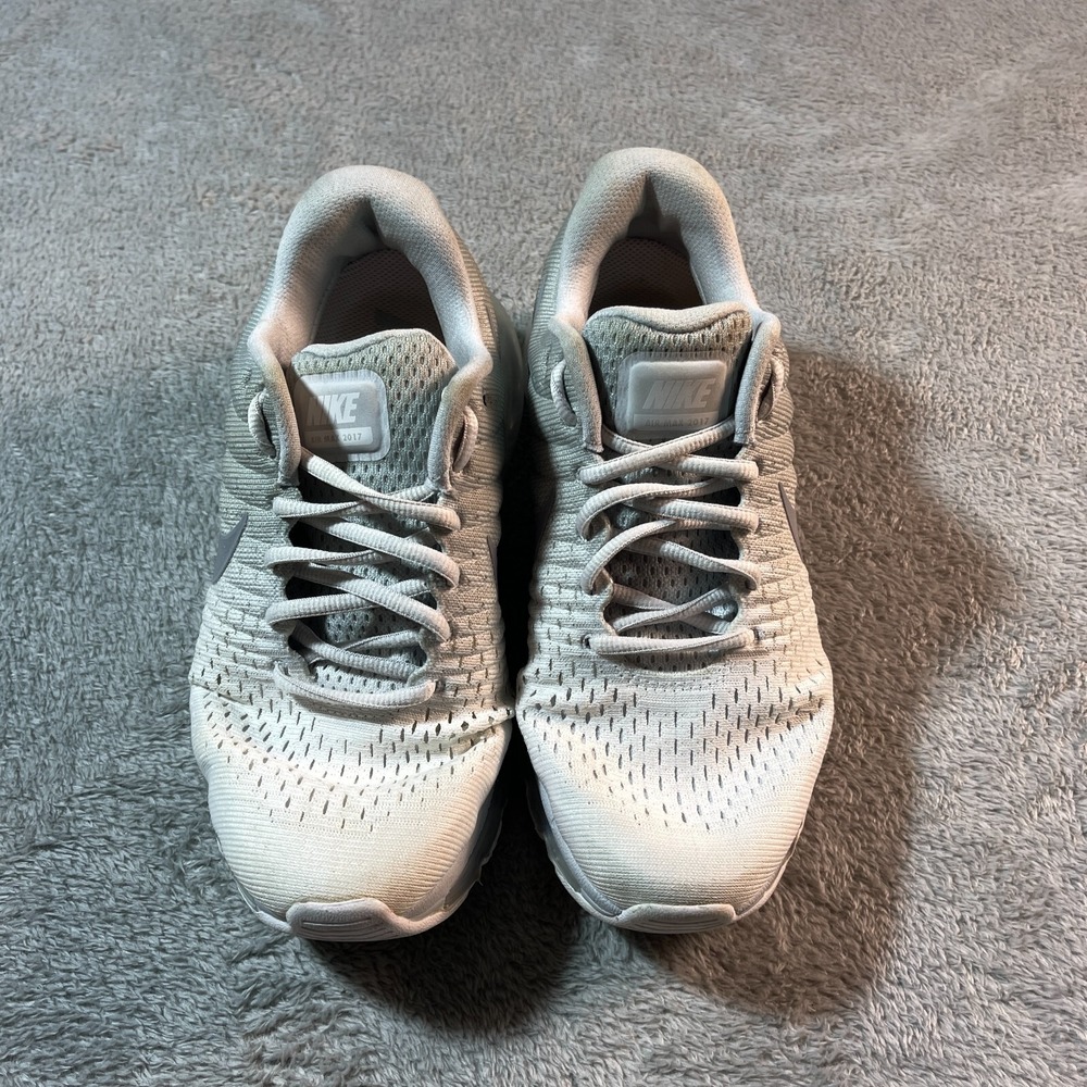 Nike Air Max Womens 2017 Pure Platinum Gray Athleisure Fitness Gym Comfort 7.5